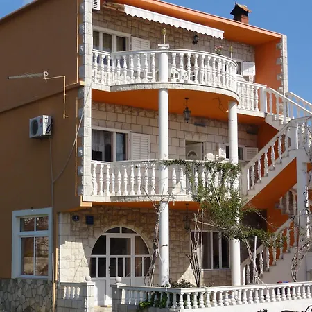 Apartment Pavlovic Sucuraj