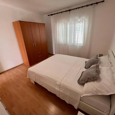 Apartment Pavlovic Sucuraj