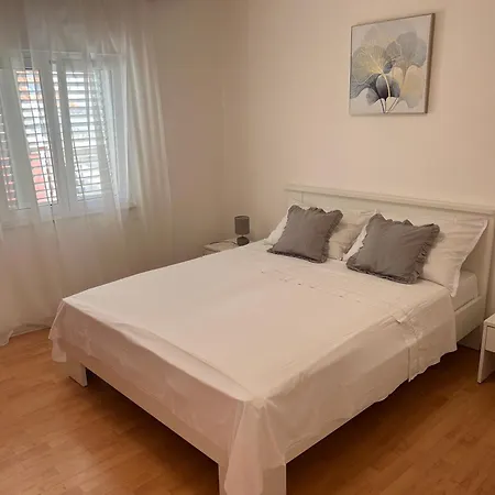 Pavlovic Apartment Sucuraj